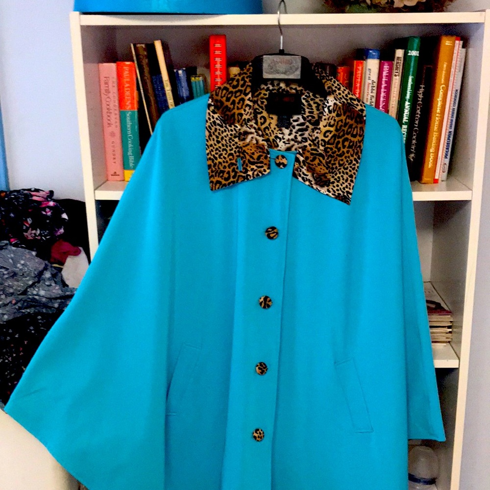 XL-XXXL brand new Ashro  cape/poncho perfect condition, cheetah print inside